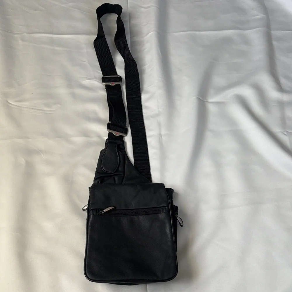 Travelon Luggage Anti-Theft Bag Tan 3 Zippered Compartments